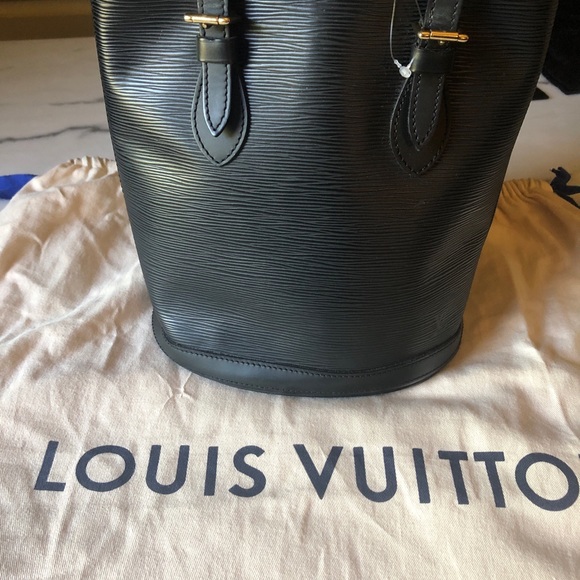 ⭐️ Louis Vuitton Epi Bucket PM Bag - Picture 2 of 15